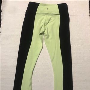 Lululemon women’s cropped leggings-black & green